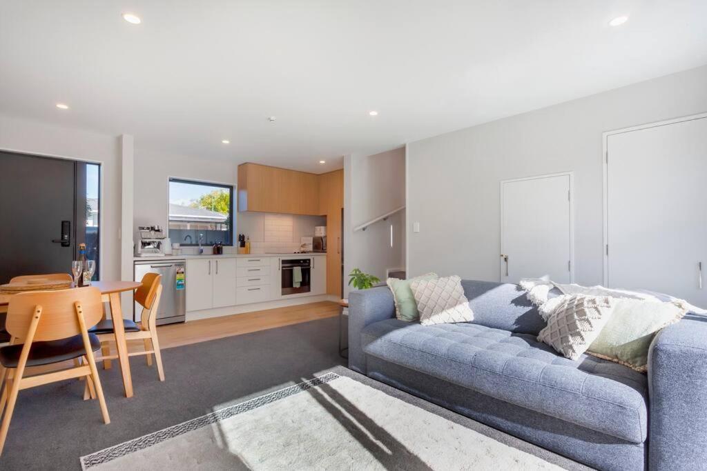 Ferienwohnung Stylish Townhouse With Hot Tub Christchurch Exterior foto