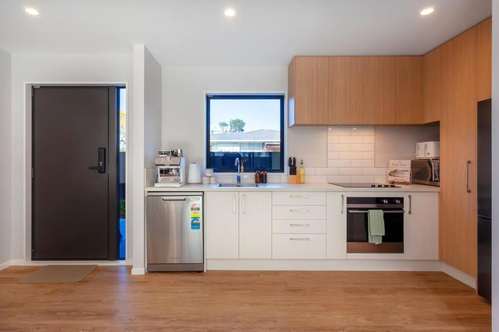 Ferienwohnung Stylish Townhouse With Hot Tub Christchurch Exterior foto