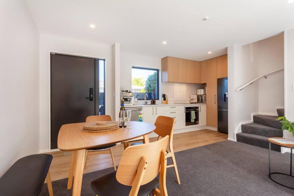 Ferienwohnung Stylish Townhouse With Hot Tub Christchurch Exterior foto