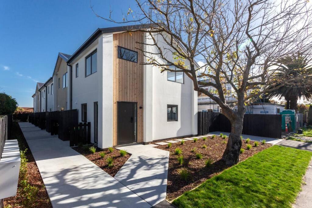 Ferienwohnung Stylish Townhouse With Hot Tub Christchurch Exterior foto